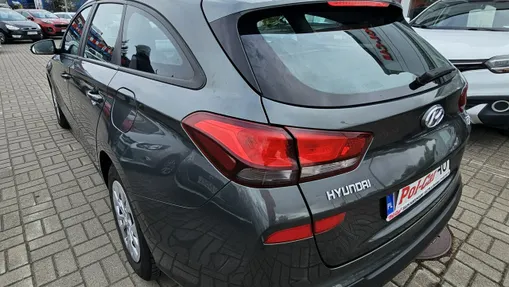 HYUNDAI i30 -
