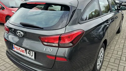 HYUNDAI i30 -