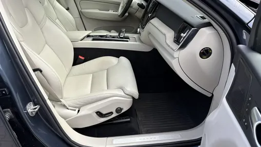 VOLVO XC60 -