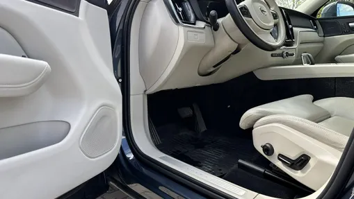 VOLVO XC60 -