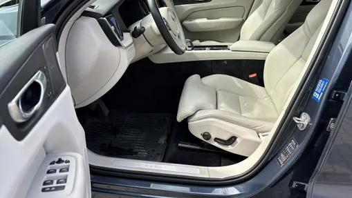 VOLVO XC60 -