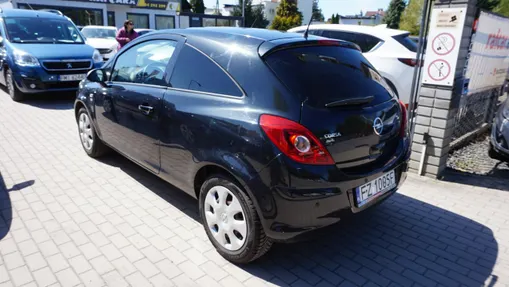 OPEL Corsa -