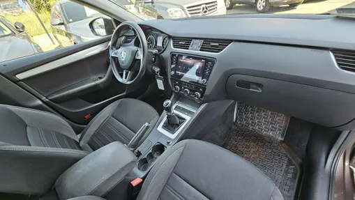SKODA Octavia -