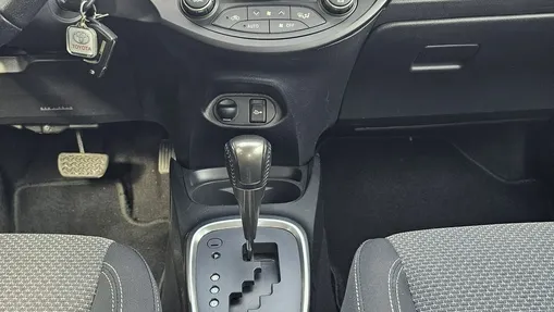 TOYOTA Yaris -