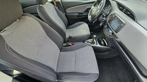 TOYOTA Yaris -