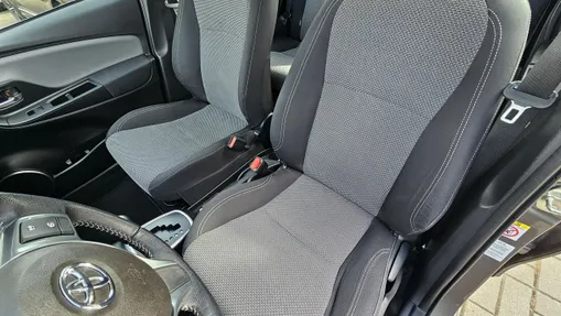 TOYOTA Yaris -
