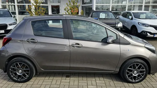 TOYOTA Yaris -