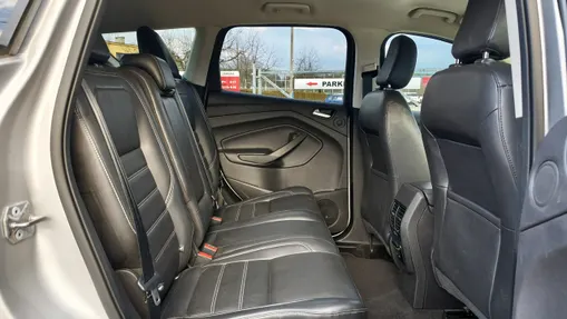 FORD Escape -