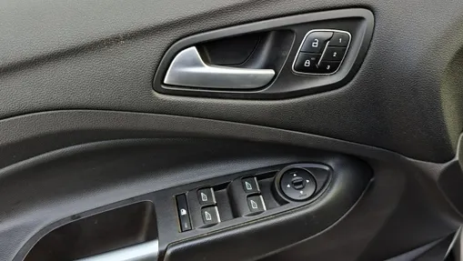 FORD Escape -