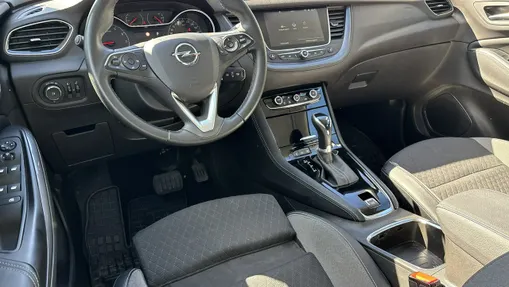 OPEL Grandland X -