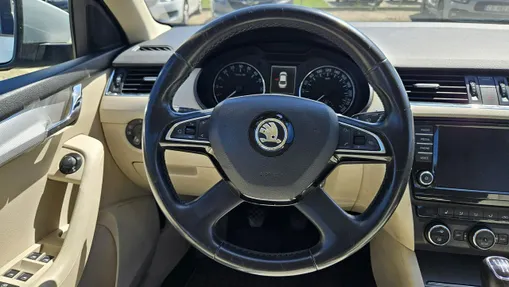 SKODA Octavia -