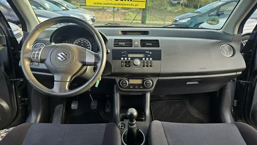 SUZUKI Swift -