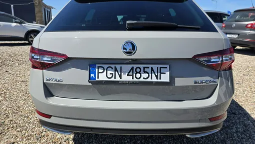 SKODA Superb -