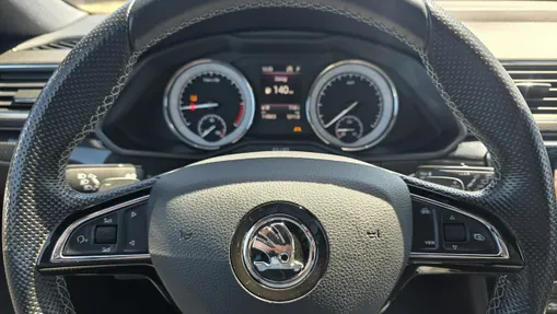 SKODA Superb -