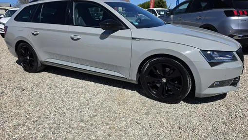 SKODA Superb -