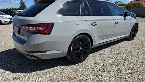 SKODA Superb -