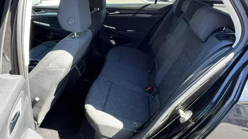 VOLKSWAGEN Golf -