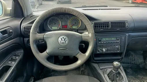 VOLKSWAGEN Passat -