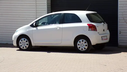 TOYOTA Yaris -