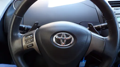 TOYOTA Yaris -