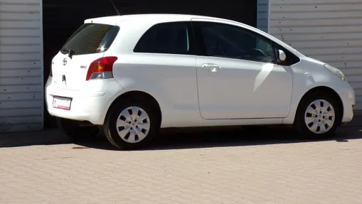 TOYOTA Yaris -