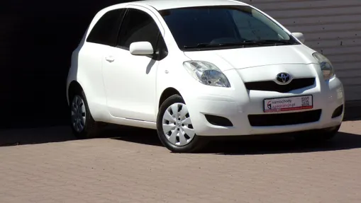 TOYOTA Yaris -