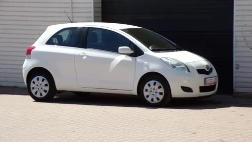 TOYOTA Yaris -