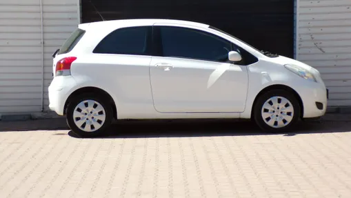TOYOTA Yaris -