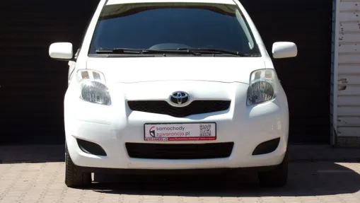 TOYOTA Yaris -