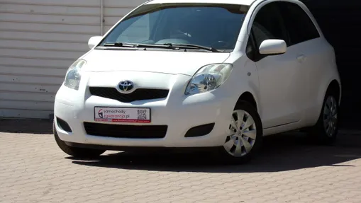 TOYOTA Yaris -