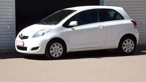 TOYOTA Yaris -
