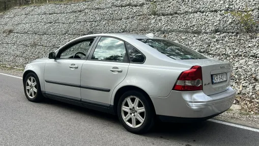 VOLVO S40 -
