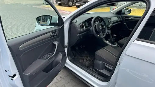 VOLKSWAGEN T-ROC -