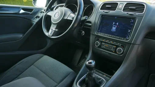 VOLKSWAGEN Golf -