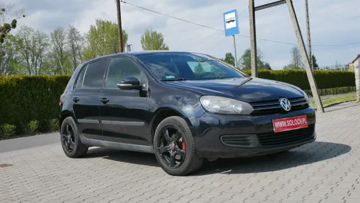 VOLKSWAGEN Golf -