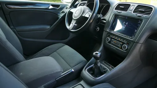 VOLKSWAGEN Golf -