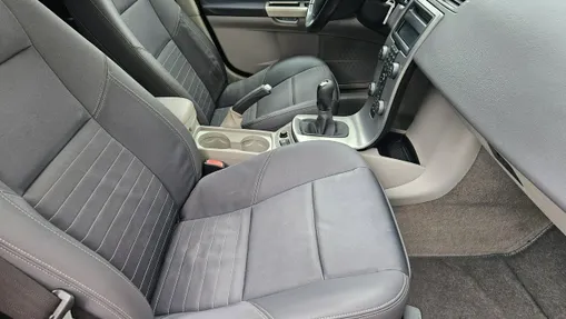 VOLVO V50 -