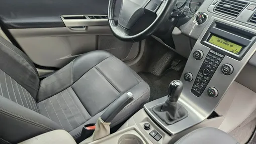 VOLVO V50 -