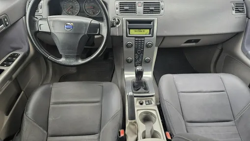 VOLVO V50 -