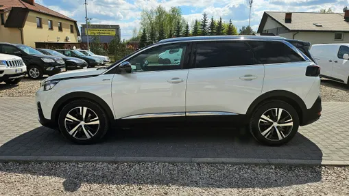 PEUGEOT 5008 -