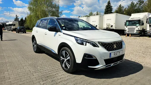 PEUGEOT 5008 -
