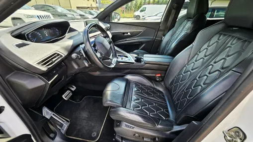 PEUGEOT 5008 -