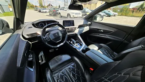 PEUGEOT 5008 -