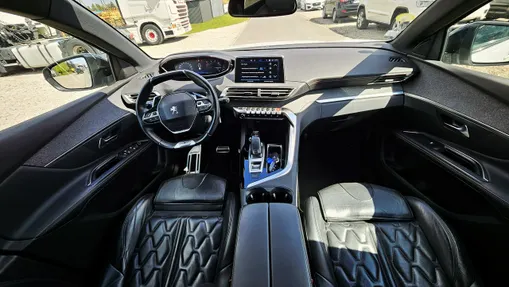 PEUGEOT 5008 -