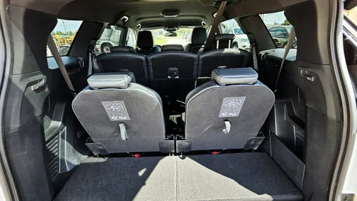 PEUGEOT 5008 -