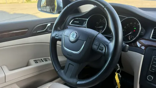 SKODA Superb -