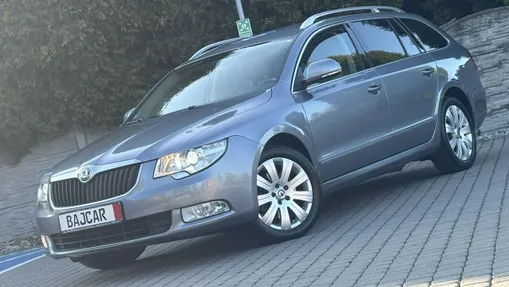 SKODA Superb -
