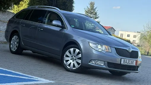 SKODA Superb -