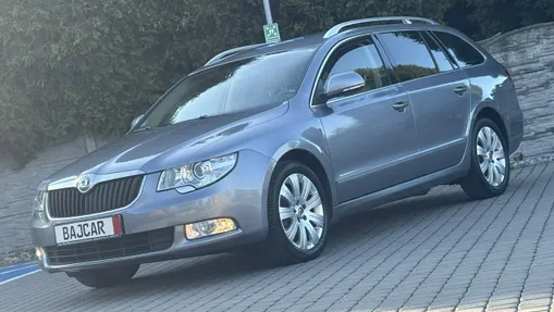 SKODA Superb -