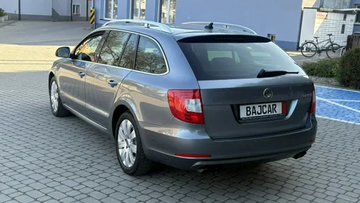 SKODA Superb -